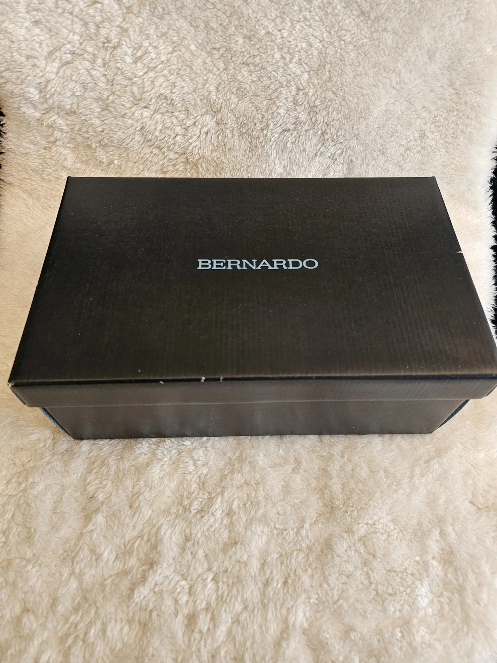 NIB Bernardo Zephyr Leather Chain Loafers Black Antique Calf Women's Size 10